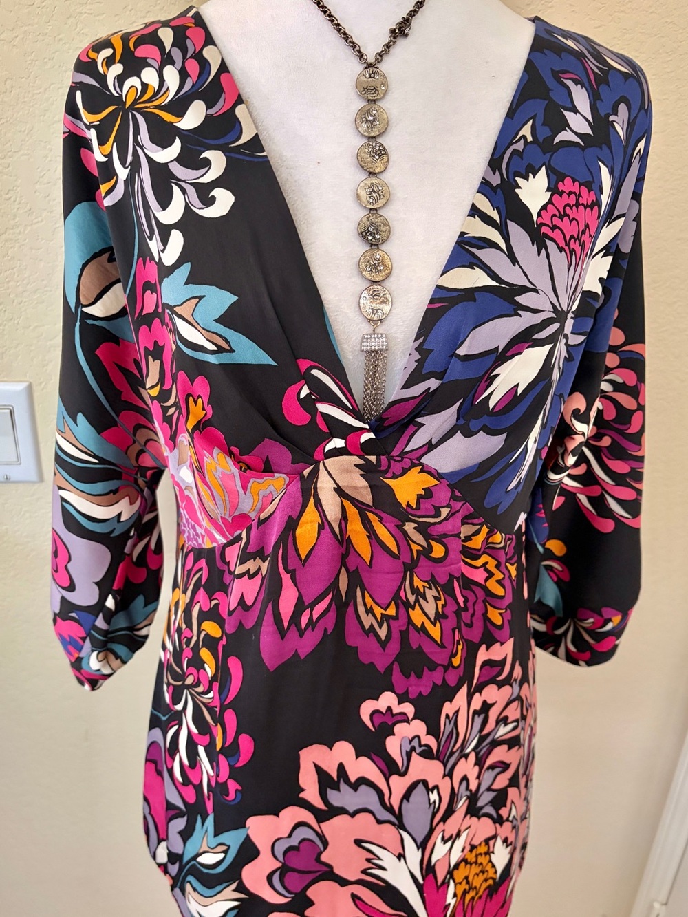 Rule Tahari Vibrant Floral V-Neck Tunic Top in Black with Pink & Blue All Silk